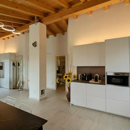 Countryside Retreat With Distant Sea View *