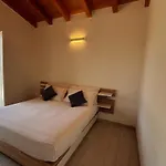 ヴィラ Private Countryside Retreat, Distant Sea View オロゼーイ