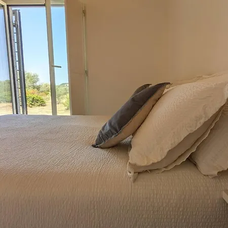 Private Countryside Retreat, Distant Sea View 빌라