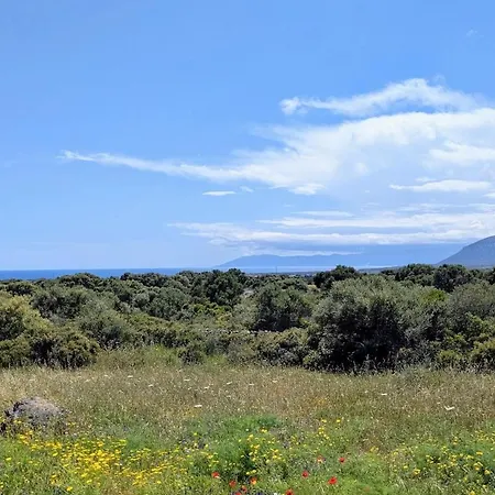 빌라 Private Countryside Retreat, Distant Sea View