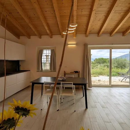 빌라 Private Countryside Retreat, Distant Sea View 오로세