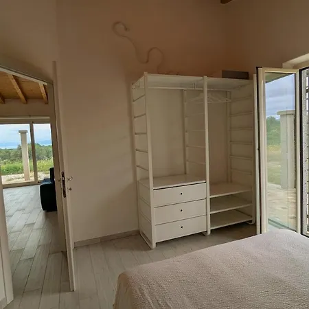 빌라 Private Countryside Retreat, Distant Sea View
