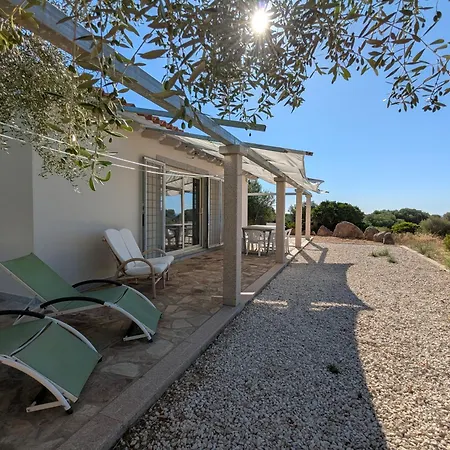 Private Countryside Retreat, Distant Sea View 오로세