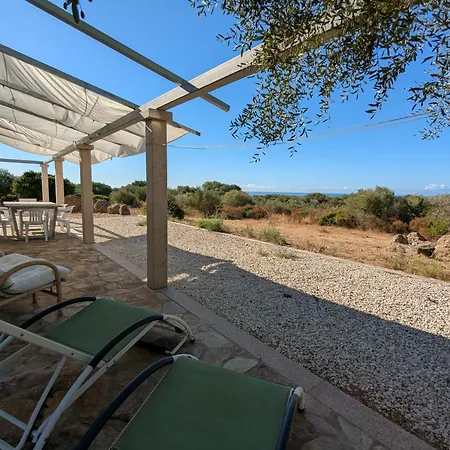 Private Countryside Retreat, Distant Sea View 빌라