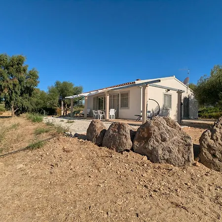 빌라 Private Countryside Retreat, Distant Sea View