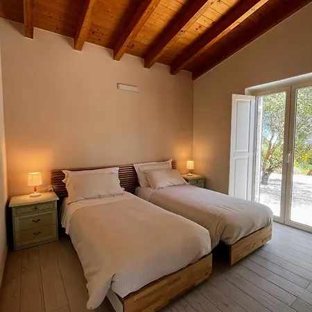 Private Countryside Retreat, Distant Sea View