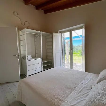 Private Countryside Retreat, Distant Sea View Villa Orosei