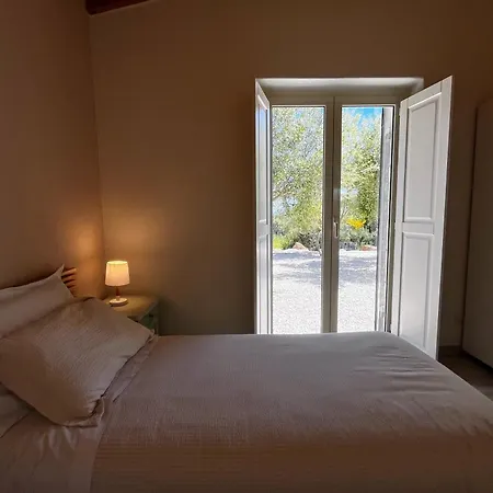 Villa Private Countryside Retreat, Distant Sea View *