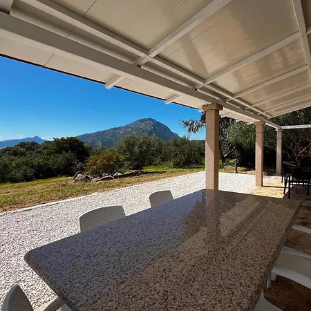 Villa Private Countryside Retreat, Distant Sea View Orosei
