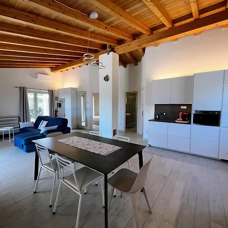 Private Countryside Retreat, Distant Sea View *